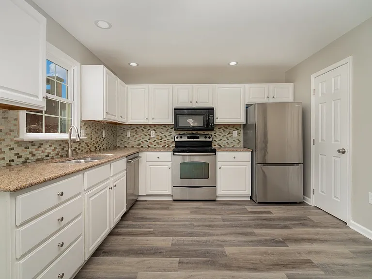 4193 Kittatinny Dr — Photo 6