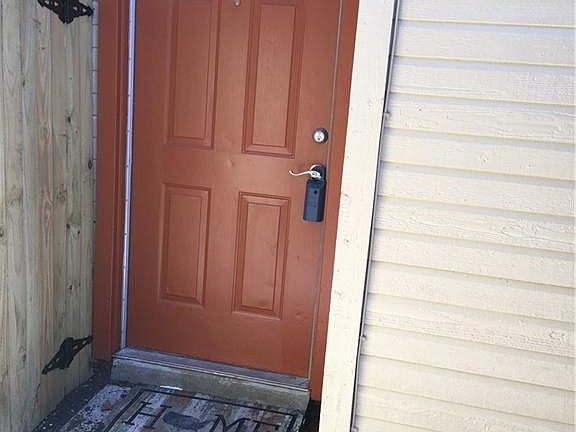 3rd image of 931 Fairbanks Cir