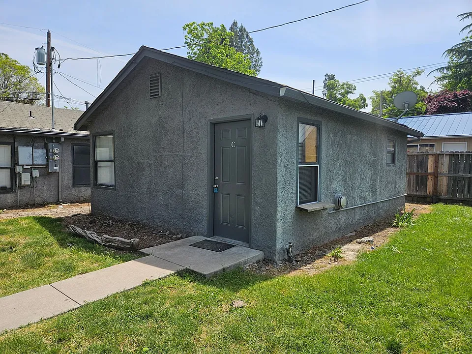 323 Chestnut Ave