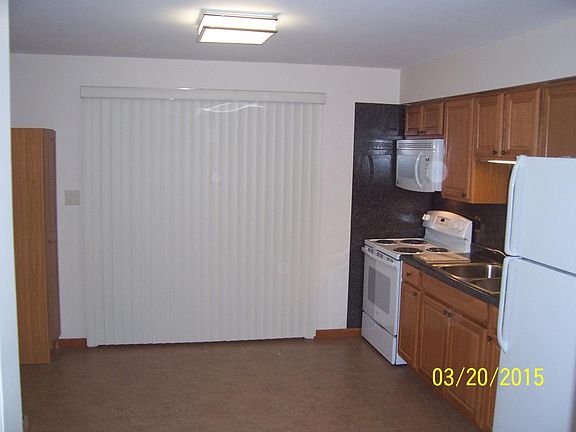 Kitchen and patio door rear to deck