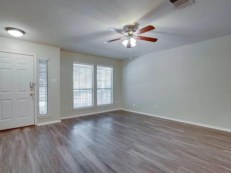 9405 Rowlands Sayle Rd — Photo 6
