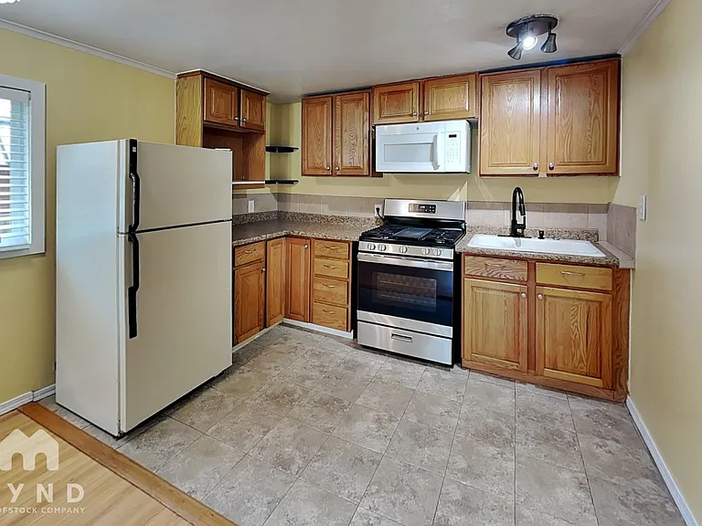725 N 101st St #B — Photo 4