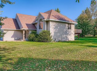 38125 Fieldstone Dr, North Branch, MN 55056