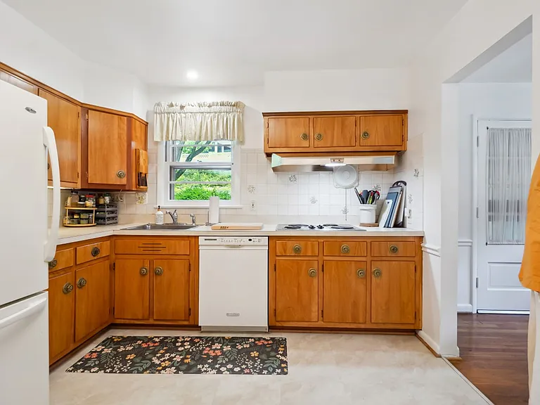 8504 Sundale Dr — Photo 3