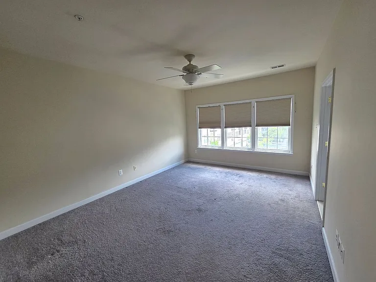 308 Garden View Sq — Photo 9