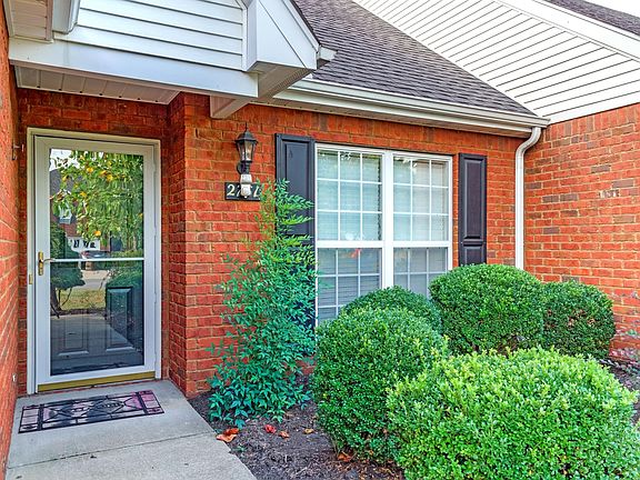 3rd image of 2761 Waywood Dr