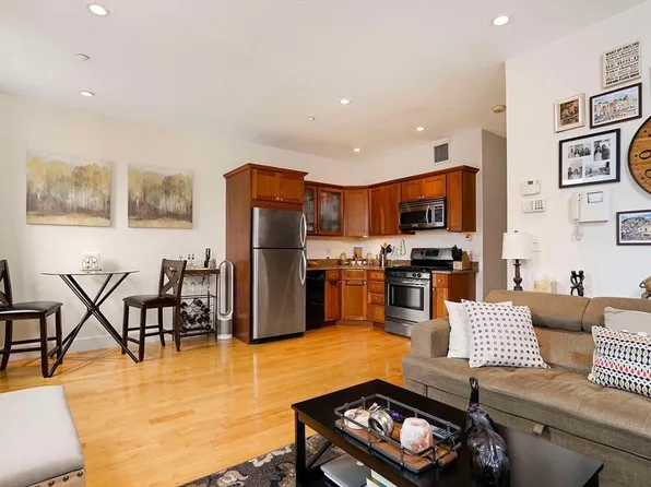 8 Garden Ct APT 7, Boston, MA 02113