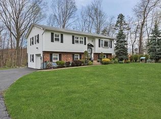 5 W Crooked Hill Rd, Pearl River, NY 10965