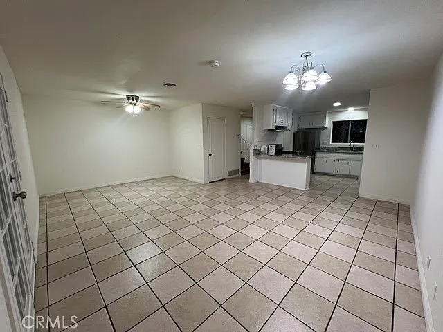 684 E Lee Pl — Photo 35