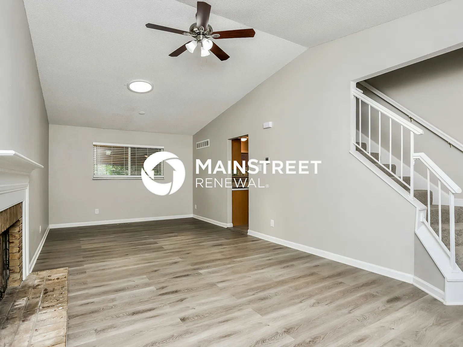 1133 Treetop Village Dr — Photo 3