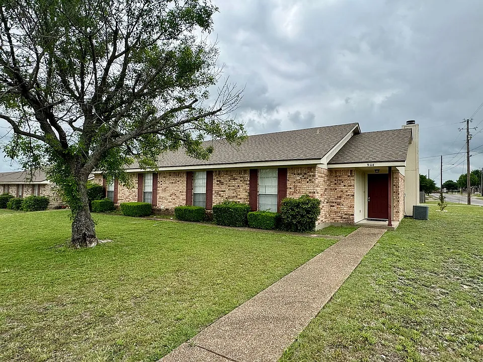 9104 Woodgate Cir E
