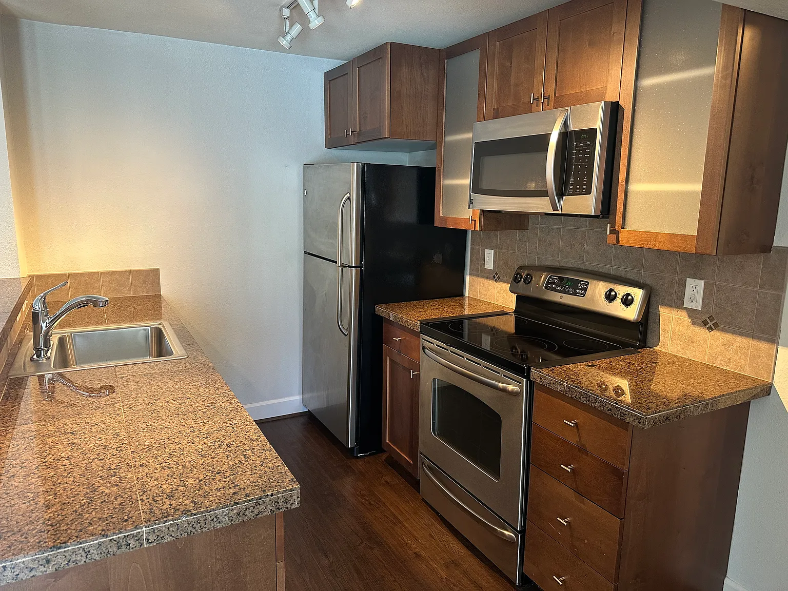 2 bed, 840 sqft, $2,500 — Photo 4