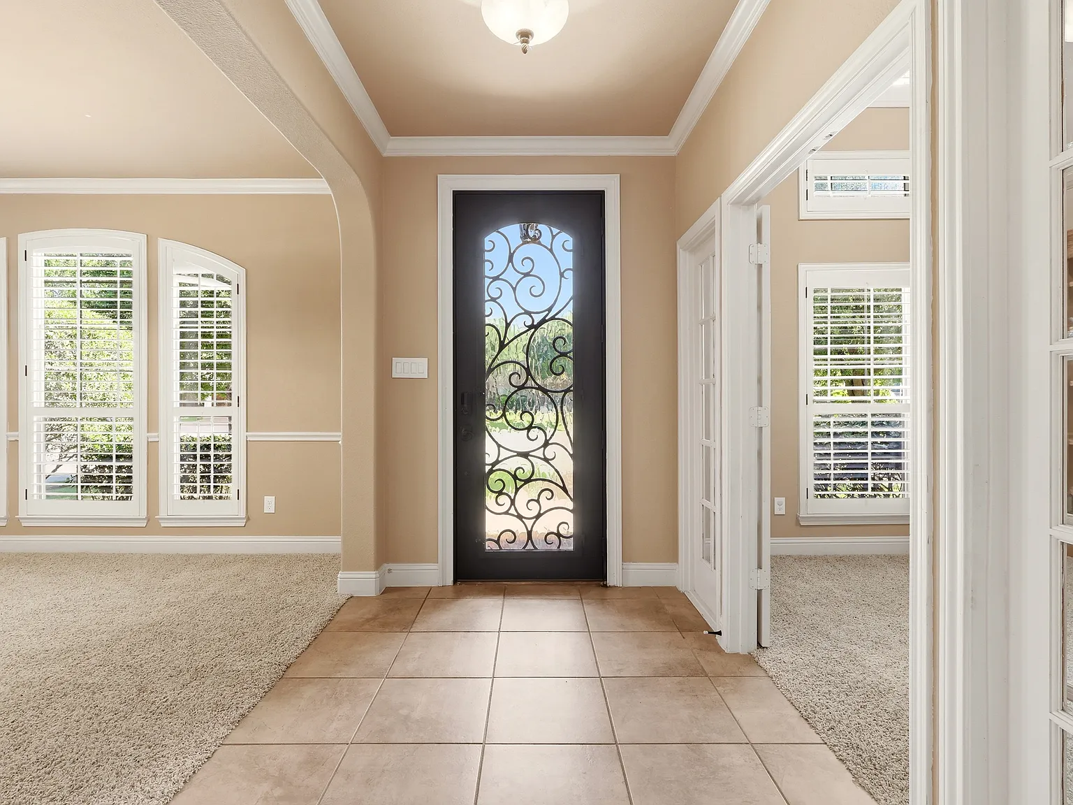 4 bed, 4240 sqft, $3,500 — Photo 3