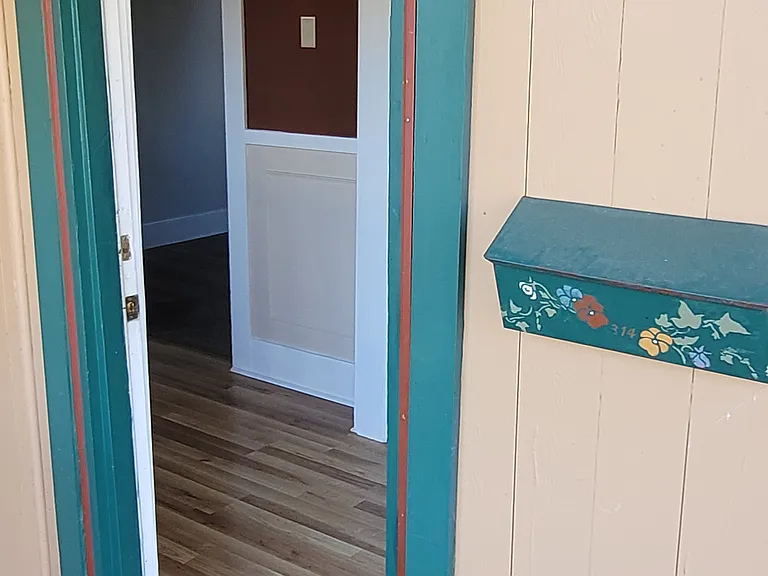 314 E Sherman St — Photo 15