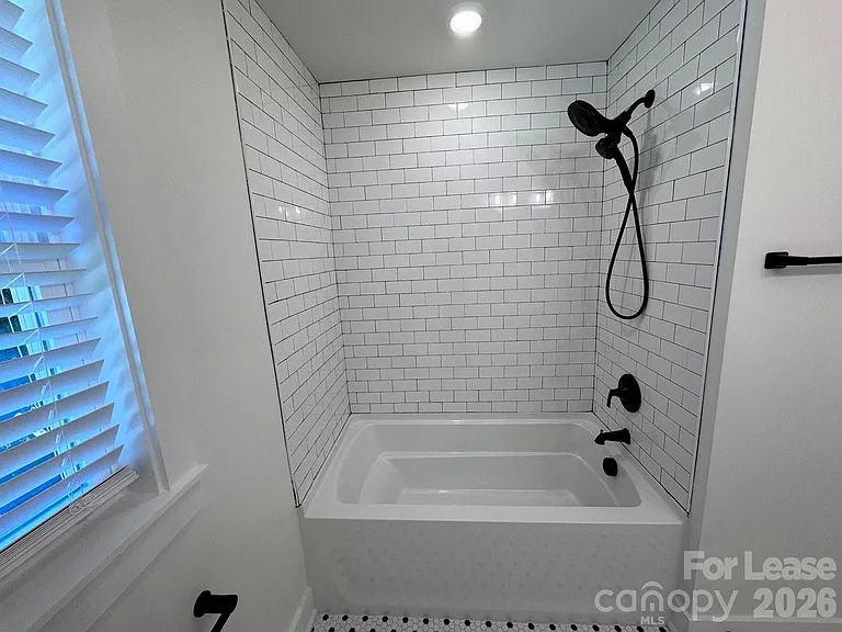 549 Manhasset Rd — Photo 35