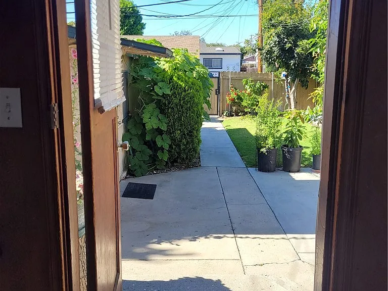 319 E Commonwealth Ave — Photo 5
