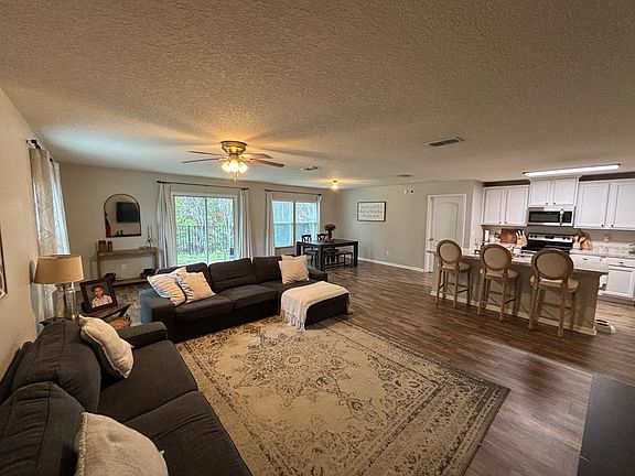 3rd image of 300 Brooklet Cir