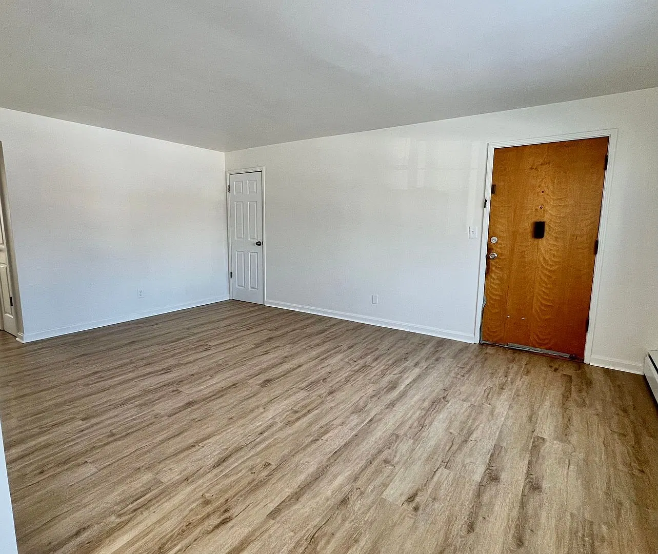 2 bed, 1.0 bath, $1,095 — Photo 2