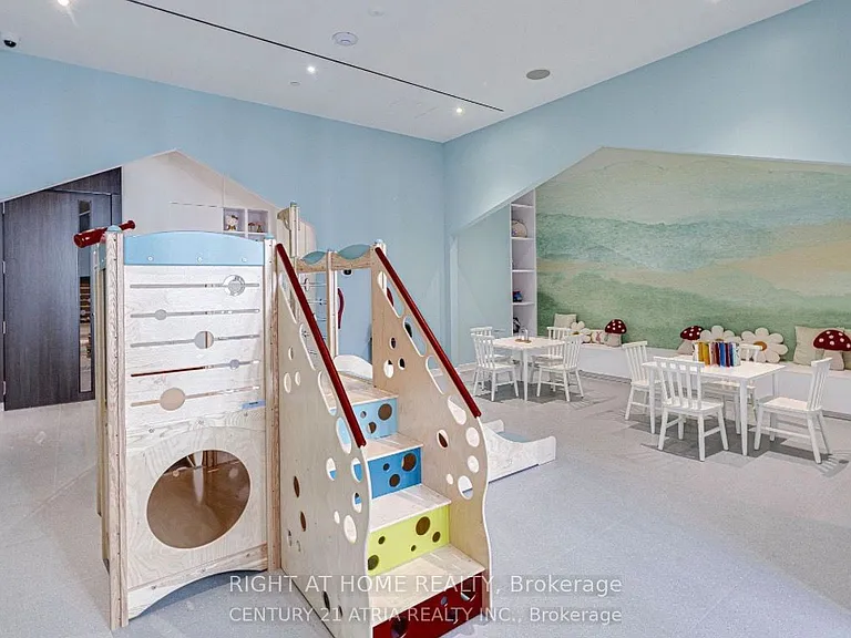 11 Yorkville Ave #2113 — Photo 35