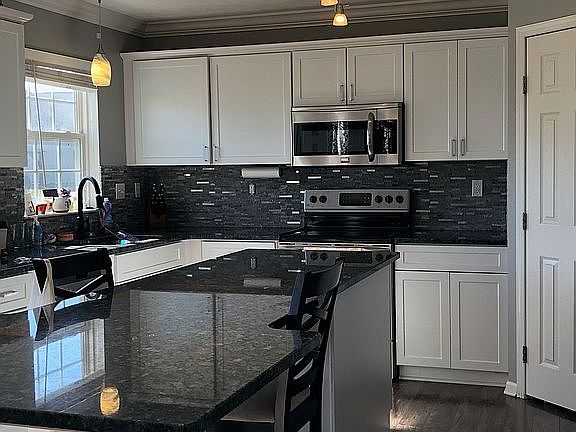 3rd image of 911 Slate Dr