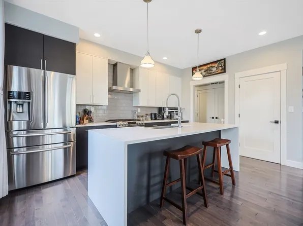 7 Greenley Pl Unit 3, Jamaica Plain, MA 02130