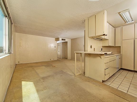 3rd image of 1907 Robinson Ave Unit 107