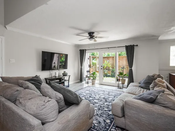 62 Chervil Cmn, Lake Jackson, TX 77566