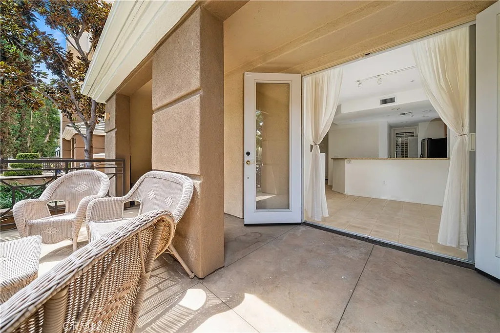 2 bed, 2.5 bath, 1197 sqft, $4,795 — Photo 4