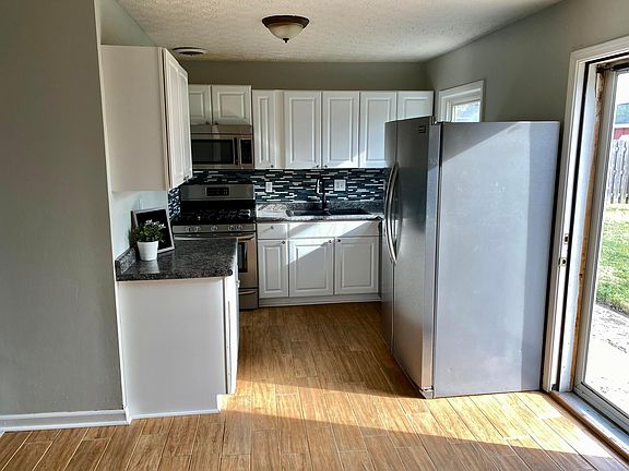2nd image of 4737 Midlane Dr