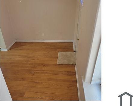 2nd image of 2850 Arapahoe St