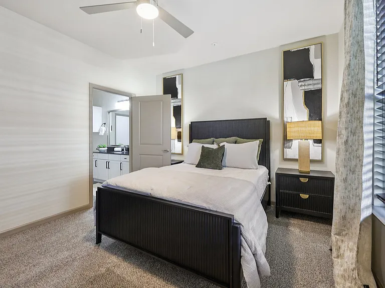 Vine + Vail Townhomes and Apartments — Photo 10