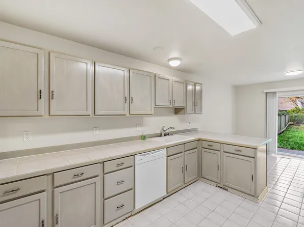 14426 Beverly Park Rd #2, Edmonds, WA 98026