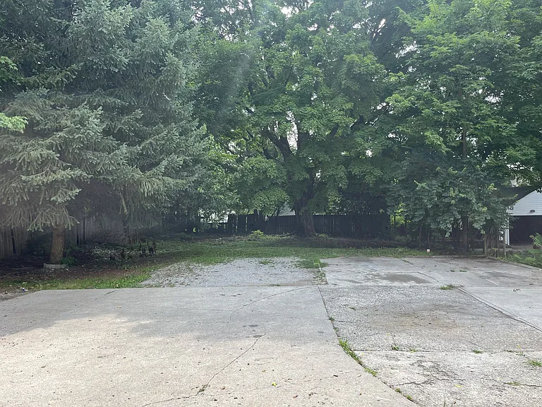 1216 N Limestone St — Photo 12