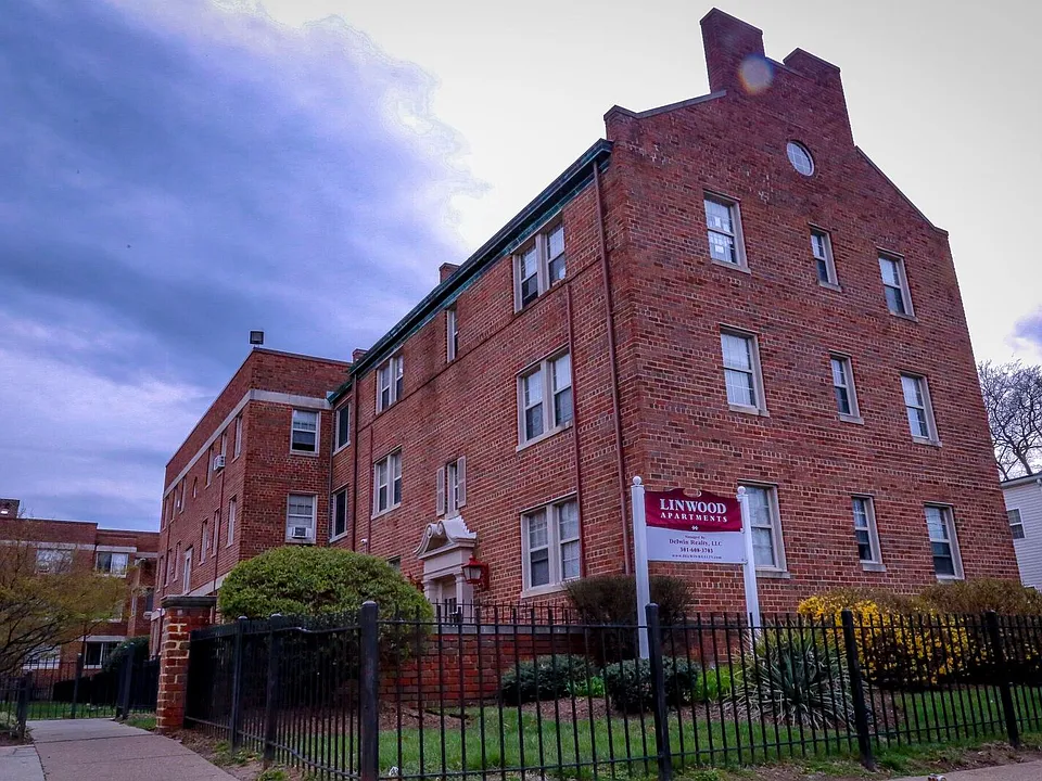 1821 P St SE