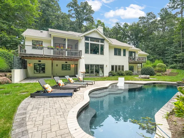 3707 Stonegate Dr, Chapel Hill, NC 27516