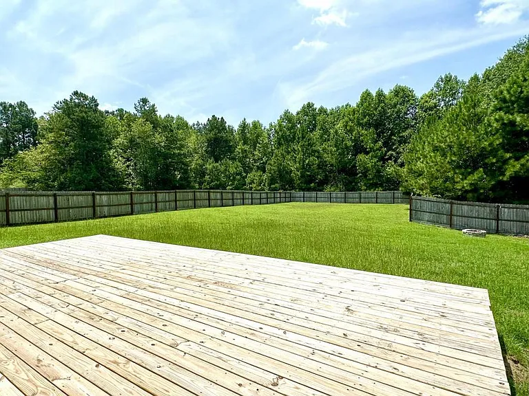385 Americana Dr — Photo 16
