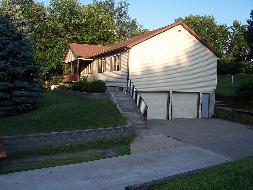 Garage/Driveway