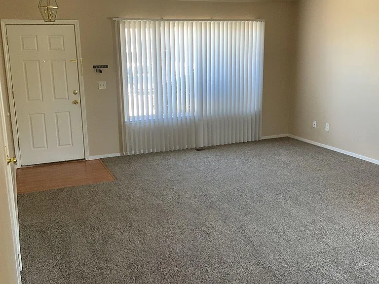 979 Short Cut Ln — Photo 4