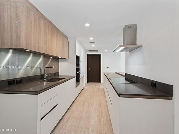 4th image of 1000 Brickell Plz #4110 & 411