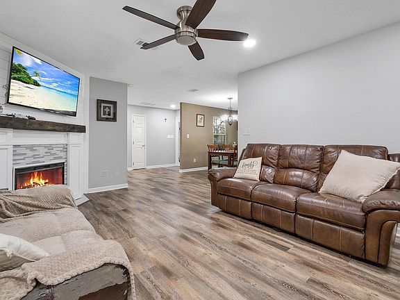 5th image of 4452 Bay Shore Cir