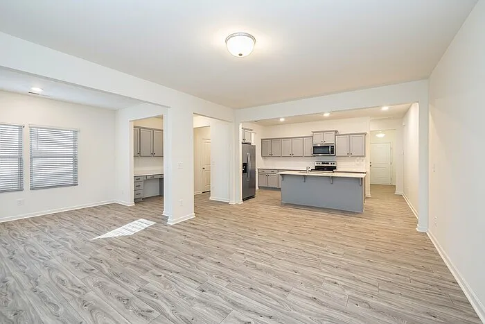 121 Gaelic Dr — Photo 2