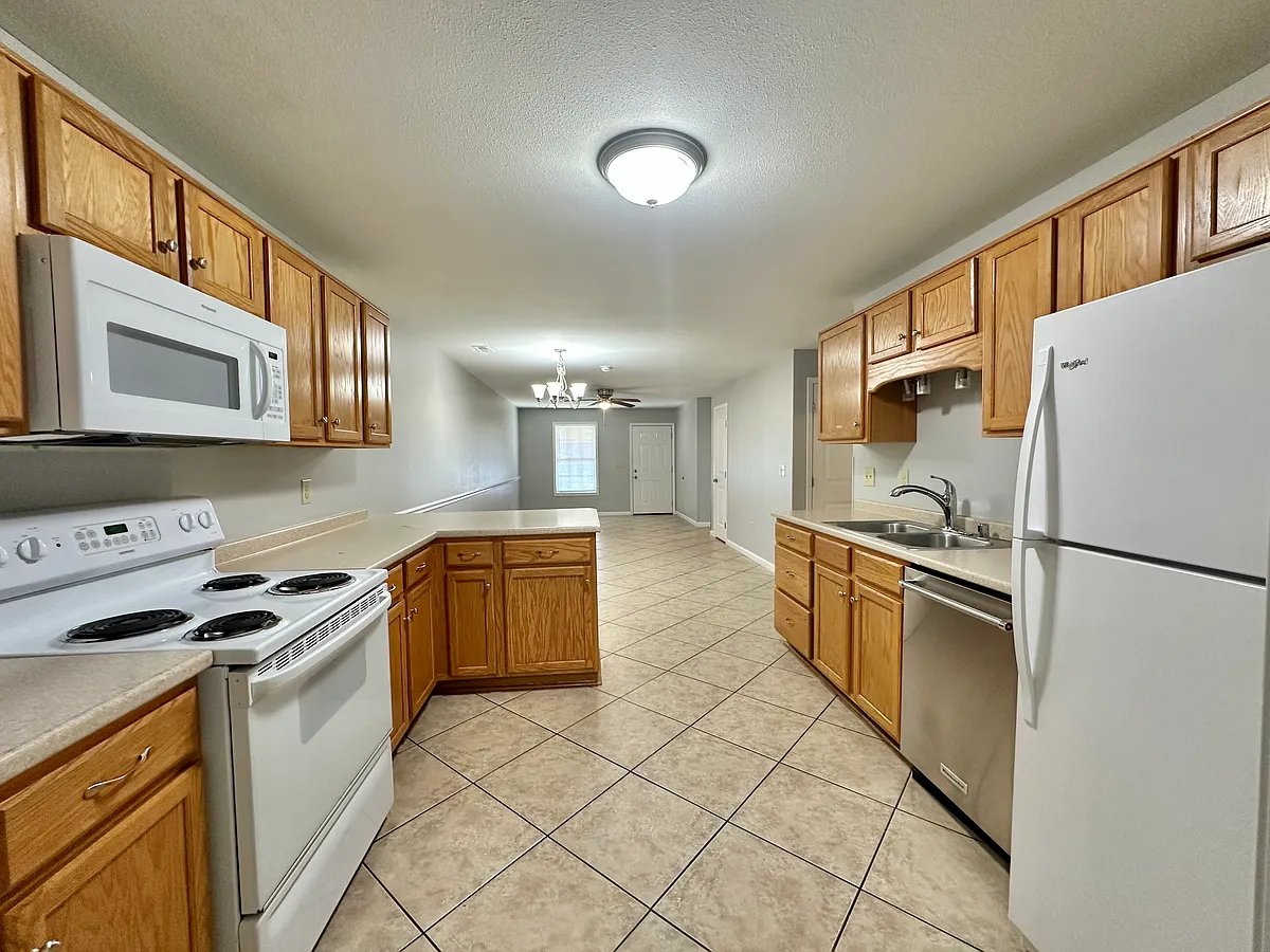 Building Photo - 737 Southland Dr #1