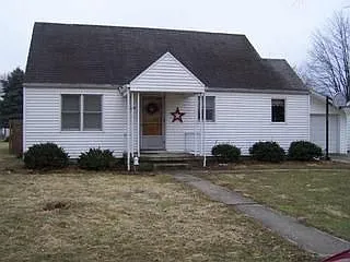 237 Leonard St photo 1