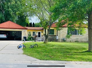 2933 W Rochelle Ave, Glendale, WI 53209