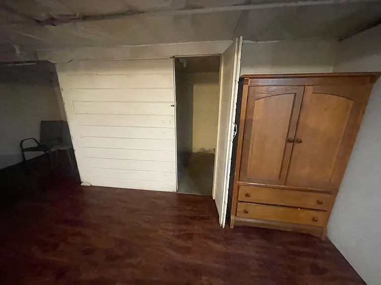 1166 Market St NE — Photo 16