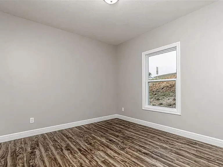 1642 Kenneth Dr — Photo 16