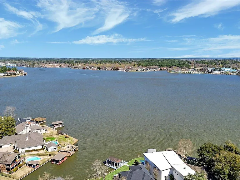 939 Lake View Dr — Photo 37