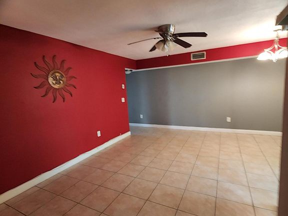 4th image of 1061 Jefferson Dr