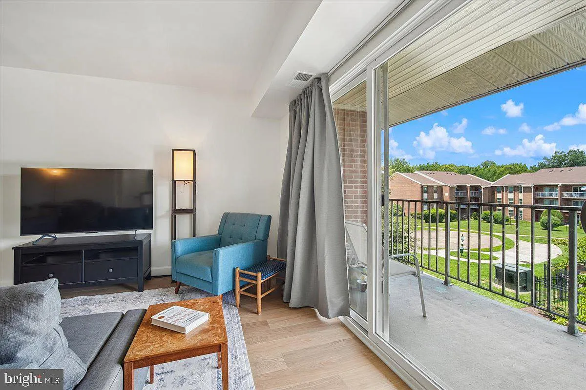 Colchester Towne Condo — Photo 4