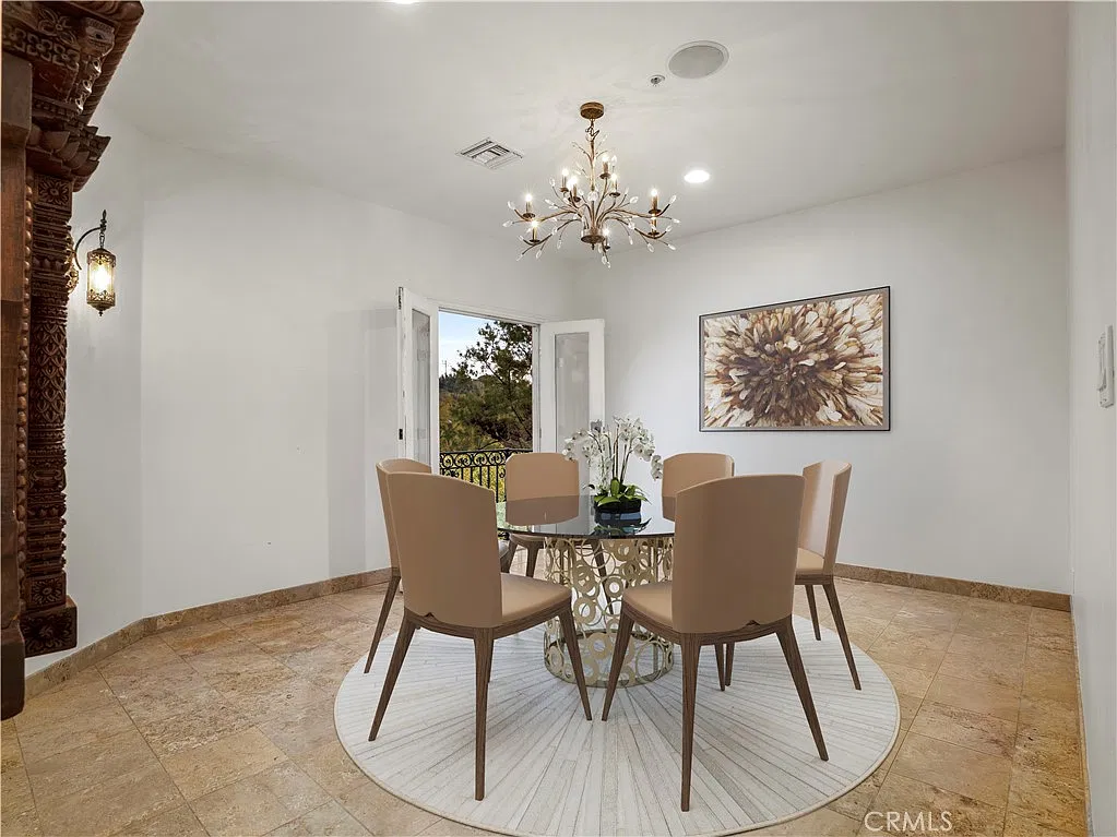 5 bed, 4.5 bath, 4655 sqft, $14,000 — Photo 3